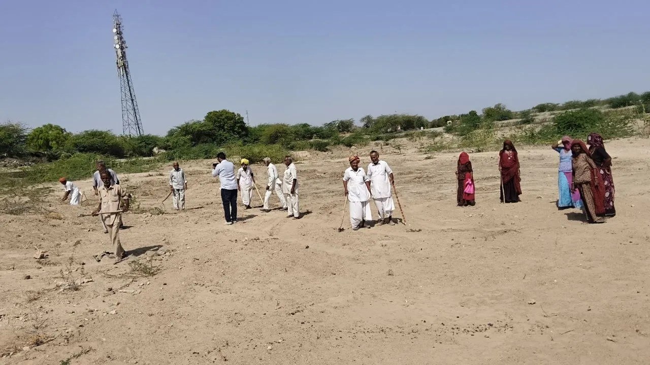 मॉडल तालाब पर बही श्रम की बूंदे, बदल गई सूरत