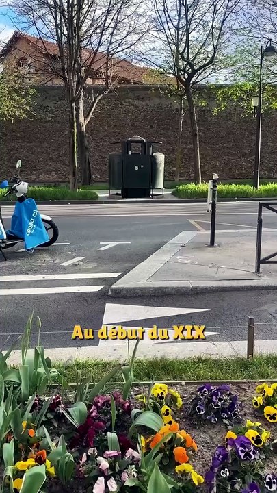 🚽 En 1833, Paris pue. Les parisiens font leurs besoins partout dans la rue.