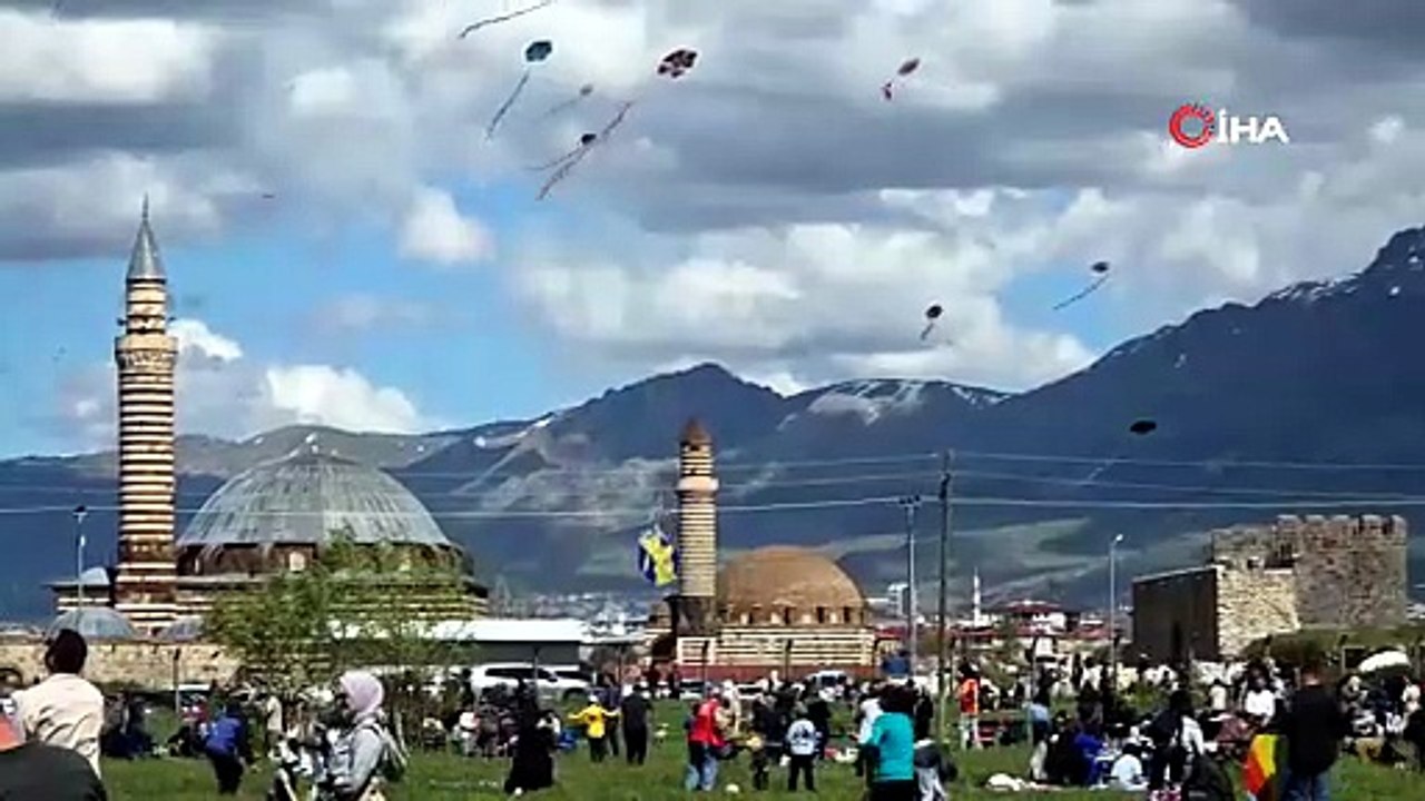 Van’da Gökyüzü Uçurtmalarla Renklendi