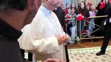 Papa participa no fenómeno viral do "6-7" com crianças – e há vídeo
