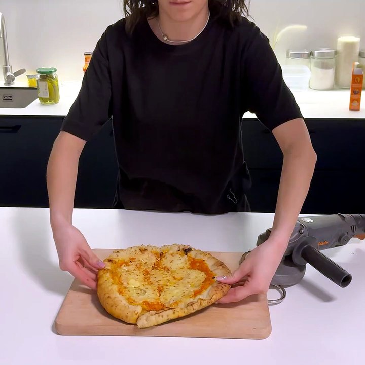 The best way to fix a brunt pizza! 🍕