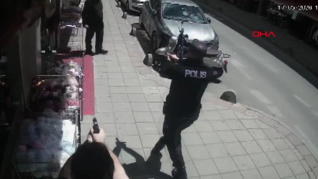 Çorlu'da 2 polisi şehit eden saldırganın yakalanma anı ve sonrası kamerada