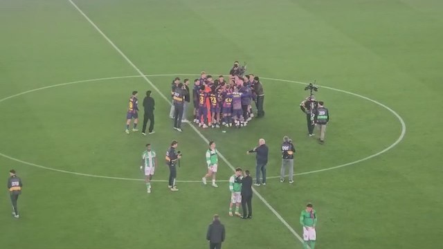 Manteo y pasillo a Lewandowski en su despedida del Barça