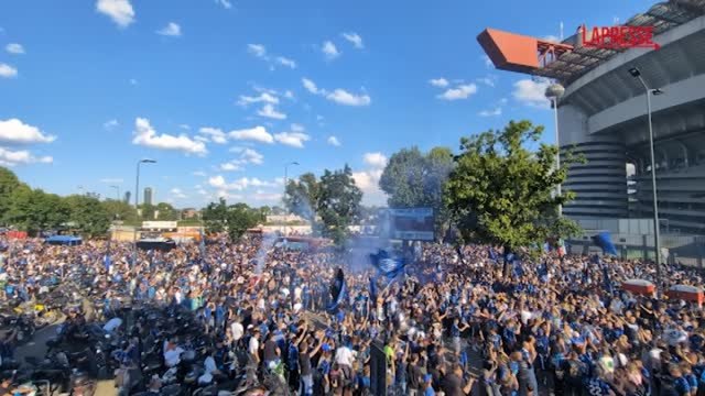 Scudetto Inter, a Milano è festa nerazzurra: in migliaia da Duomo a San Siro