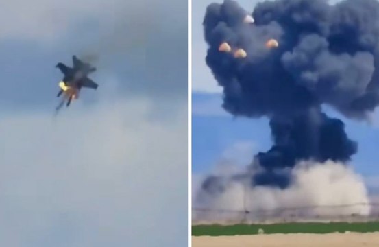 Usa, collisione tra due aerei: lo schianto al suolo è impressionante