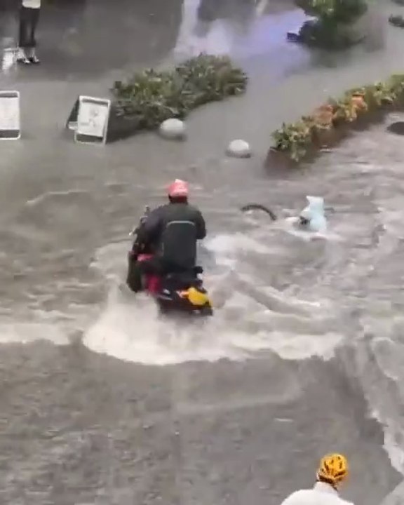Breaking News: Massive Flooding Hits Guangzhou, China After Extreme Downpour | Guangdong Flood 2026