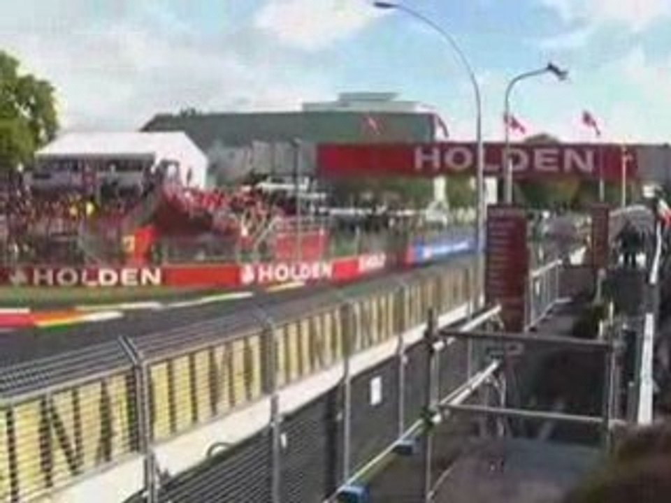 V8 Supercars - Awesome Drag Burnout - Hamilton 400