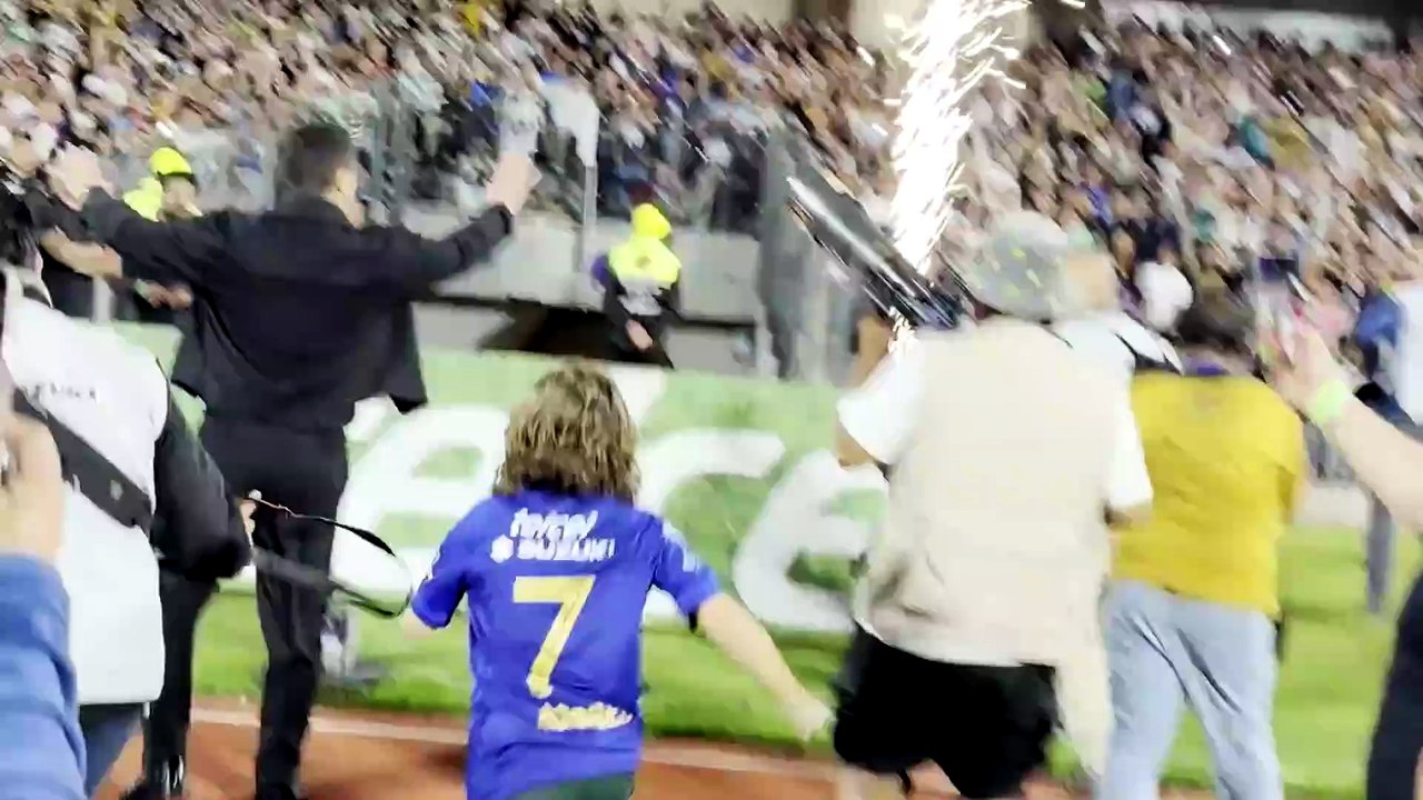 Efraín Juárez celebra el pase de Pumas a la final y este es su eufórico festejo