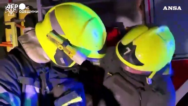 I droni russi colpiscono Odessa, fumo e macerie nella citta' portuale ucraina
