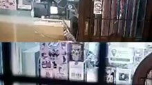 Asalto a caballo en Miramar: entraron a un kiosco al trote, eligieron mercadería y escaparon como si nada