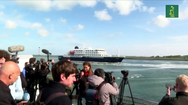 El crucero afectado por brote de hantavirus llega al final de su travesía