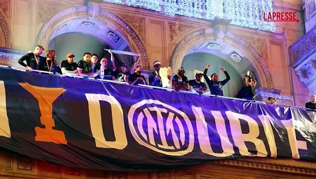 Scudetto Inter, la festa nerazzurra in piazza Duomo a Milano