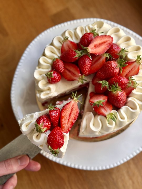 Le Fraisier EP1 : Insert Confit de Fraise et Crème Diplomate Vanille | Recette Étape par Étape 🍓