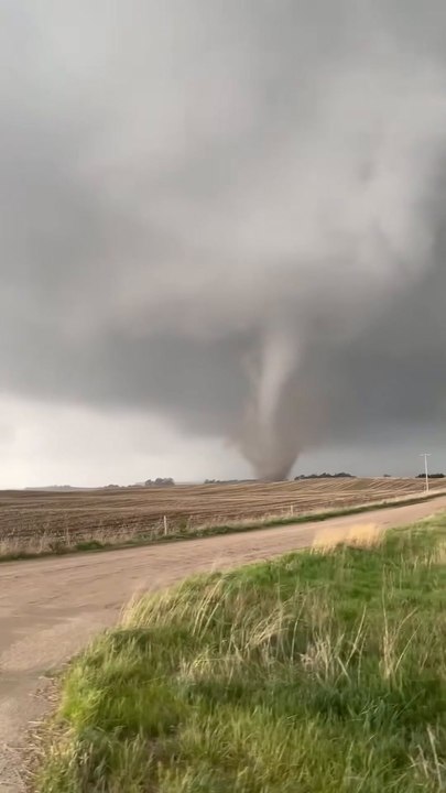 Storm Chasers Capture Violent Nebraska Tornado