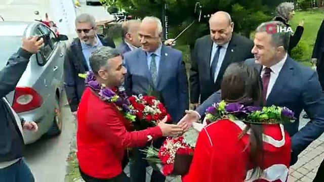 Avrupa şampiyonu milli güreşçi, memleketinde davul zurnayla karşılandı | Ajansspor | IHA