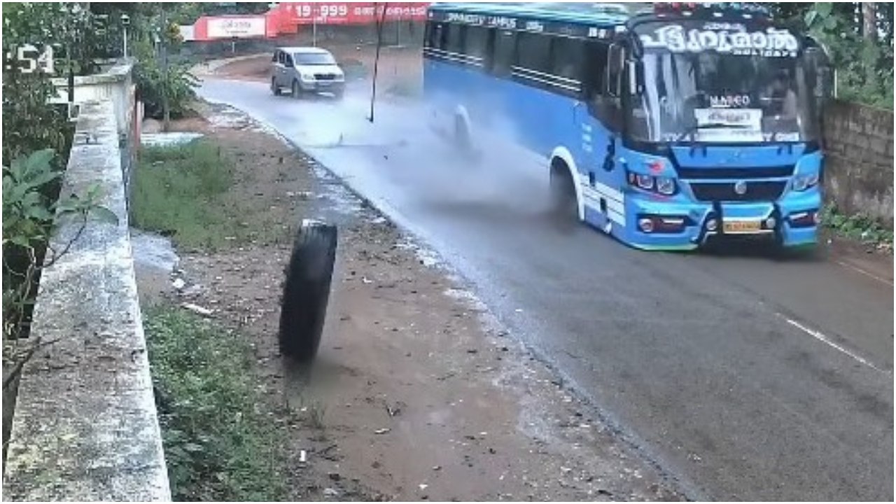 ചിതറയിൽ ഓടിക്കൊണ്ടിരുന്ന സ്വകാര്യ ബസ്സിന്‍റെ മുൻവശത്തെ ടയർ ഊരി തെറിച്ചു
