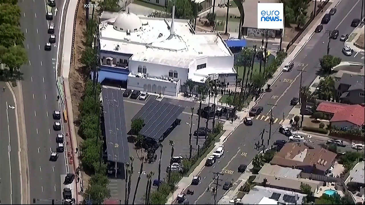Luftaufnahmen: Polizei umstellt Islamzentrum in San Diego nach Schussmeldungen