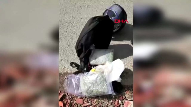 Şüphe üzerine durdurulan motosiklet sürücüsünün üzerinde 1.5 kilogram esrar ele geçirildi