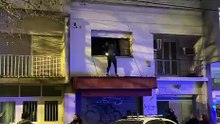 Tensión en el centro platense por un hombre que se atrincheró en una vivienda