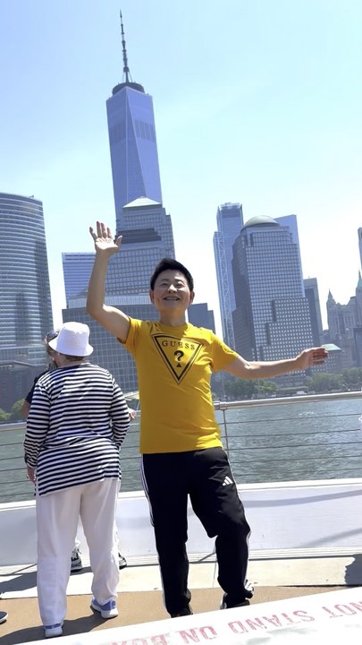 Nelson Wang attended the Lunch Cruise Event held by Carter Burden Network on May 18, 2026, and encountered the Statue of Liberty on the Hudson River!