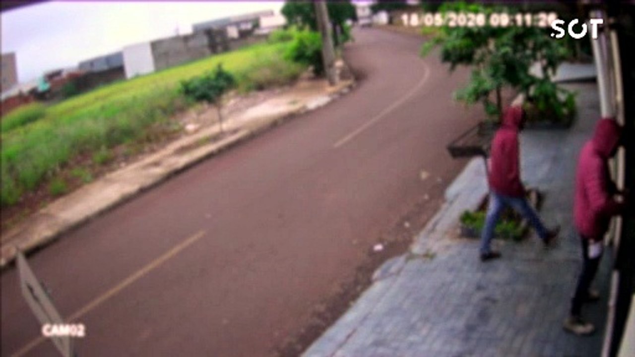 Dupla invade casa e foge com dois televisores após arrombar portão no bairro Interlagos em Cascavel