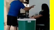 ¡INDIGNANTE! 😡 Hombre amenaza a trabajadora del IMSS por demora en atención médica