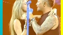 ¡Alejandro Sanz sorprende en concierto!  ¿Presenta a su nueva pareja en pleno show?