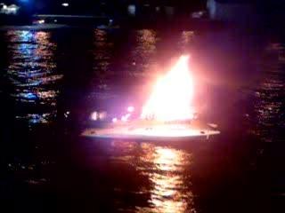 24h de Rouen #9 bateau en feu