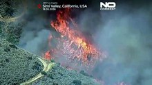 Un incendio fuera de control arrasa el sur de California y obliga a evacuar a vecinos