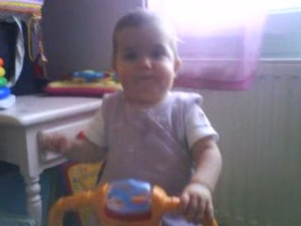 Joue sur cheval et fais un bisous