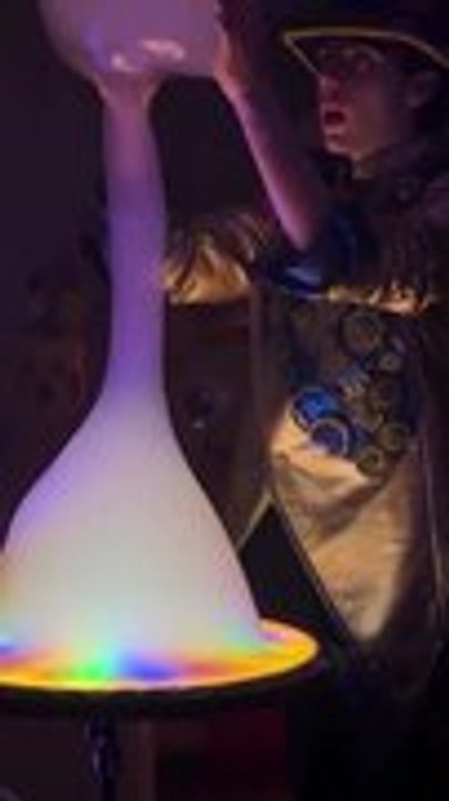 Amazing Bubble Show Captivates Everyone Watching