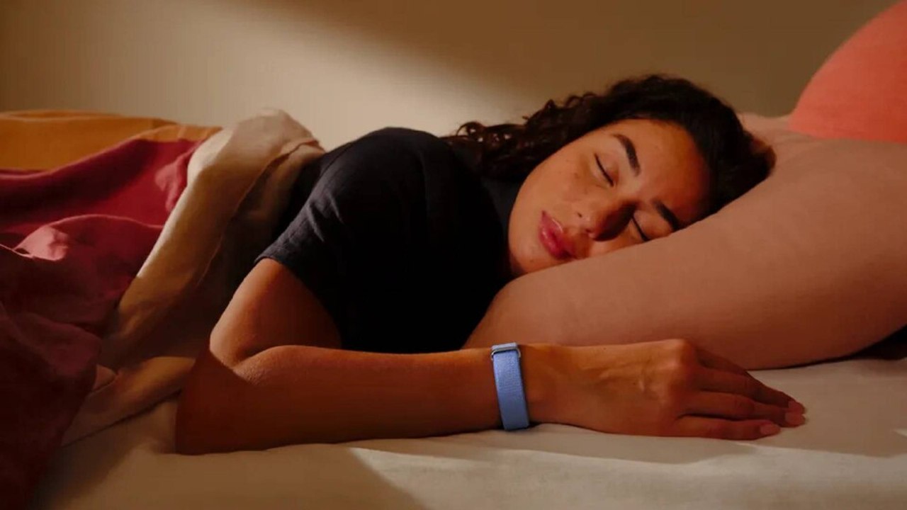 Fitbit Air: So sieht der neue Tracker ohne Display von Google aus