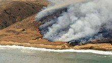 Un incendio azota el sur de California y obliga a la evacuación de más de 20.000 personas.