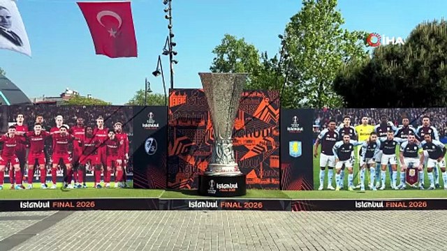 İlhan Mansız, UEFA Avrupa Ligi kupasını Beşiktaş Meydanı’na getirdi | Ajansspor | IHA