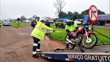 Jovens têm lesões graves em colisão frontal na marginal da BR-277