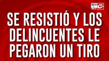 Se resistió a un robo, lo balearon en la pierna y escaparon rápiddamente