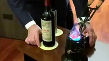 Voilà comment on ouvre un vin Château Pétrus 1961 à plus de 15.000 euros