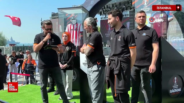 İlhan Mansız, UEFA Avrupa Ligi kupasını Beşiktaş Meydanı’na getirdi