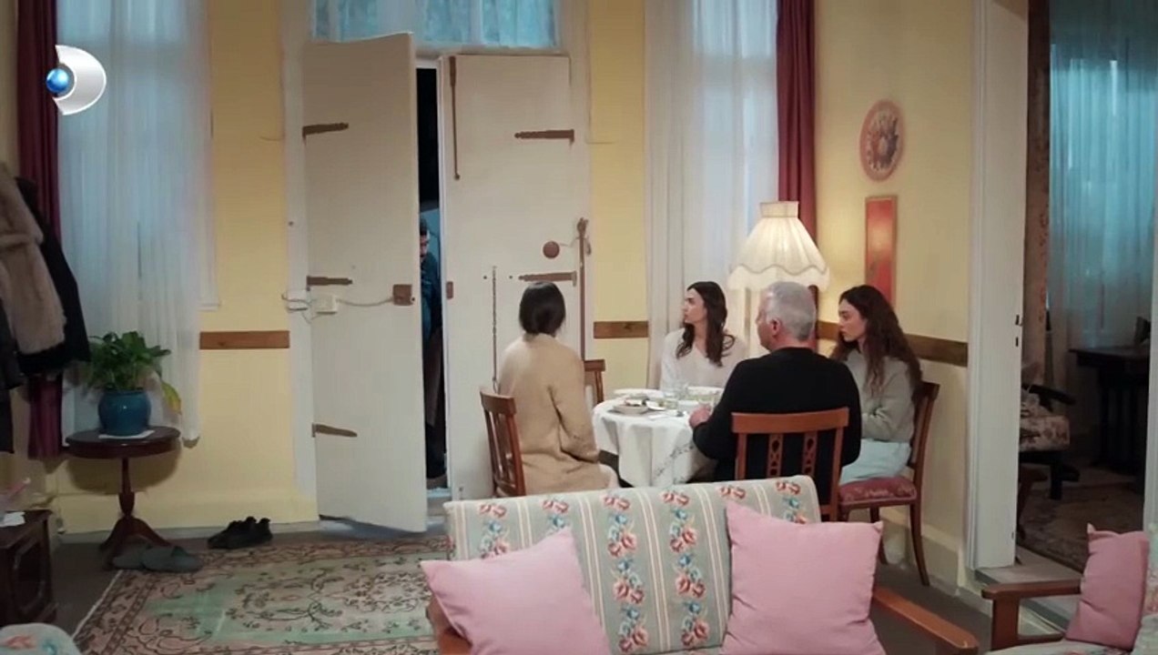 Mustafa'nın on lafından dokuzu yalan! Güller ve Günahlar Özel Klip