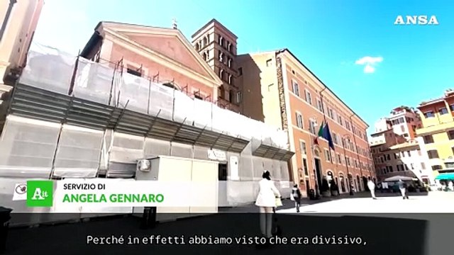 San Lorenzo in Lucina, da Meloni a Godot: Chi lo dice che sull'affresco sia il volto di una donna?