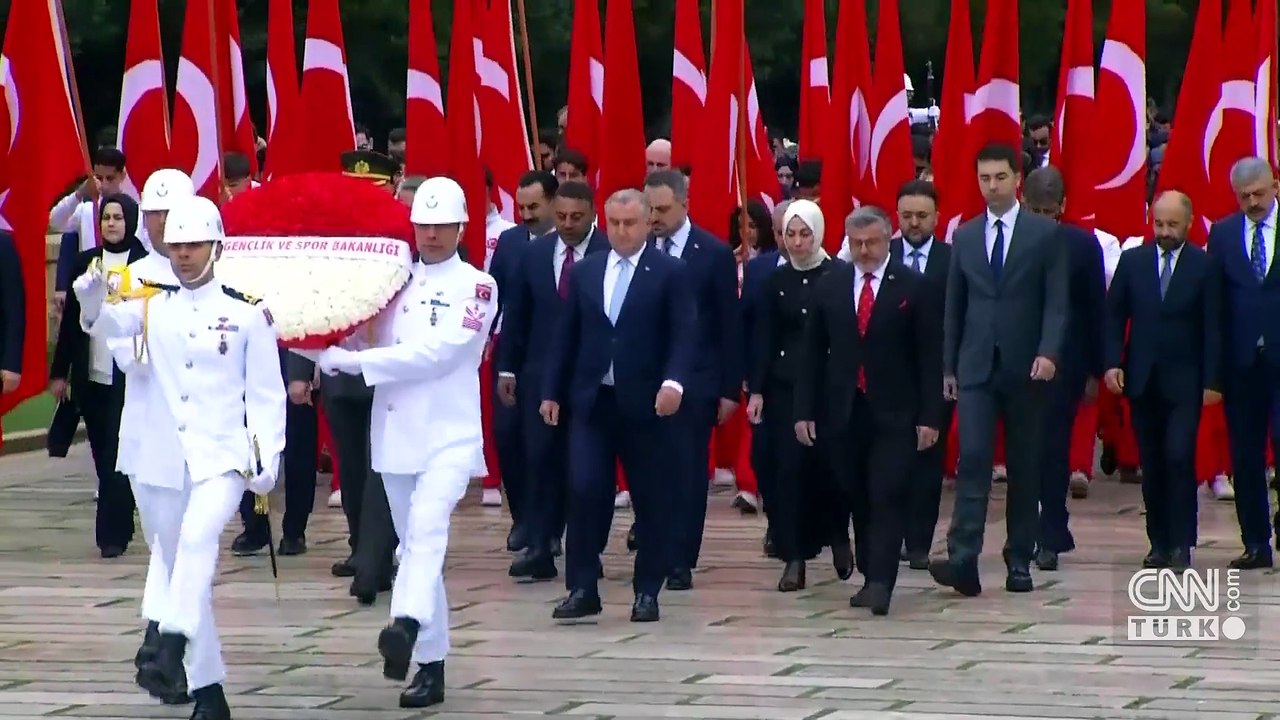 Bakan Bak ve beraberindeki heyet Anıtkabir'i ziyaret etti
