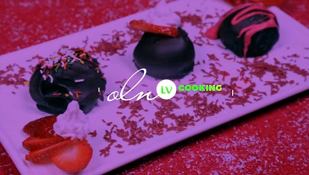 طريقة عمل الأوريو والفراولة لأجمل عيد حب
