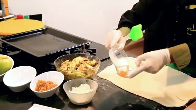 طريقة عمل كيكة سهلة شترودل التفاح بال بسكويت