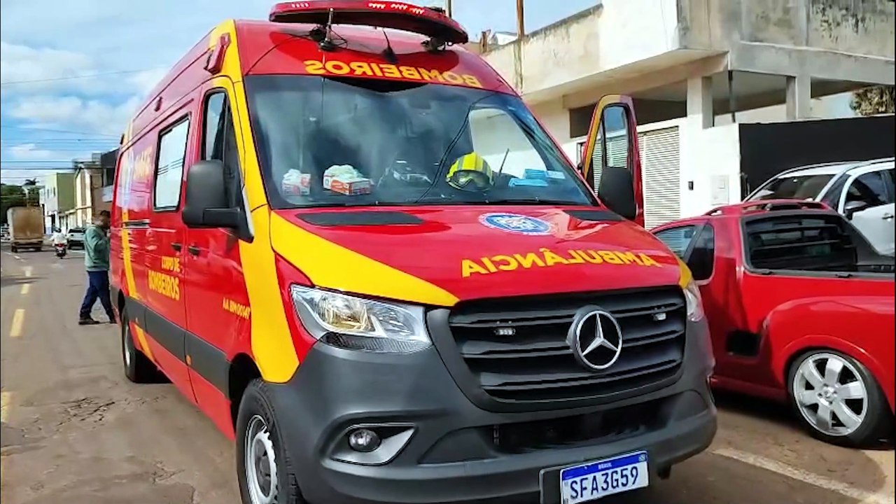 Motorista de 47 anos fica ferido após colisão entre três carros na Rua General Osório