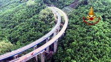 Incidente sul lavoro sul viadotto, le immagini dall'elicottero