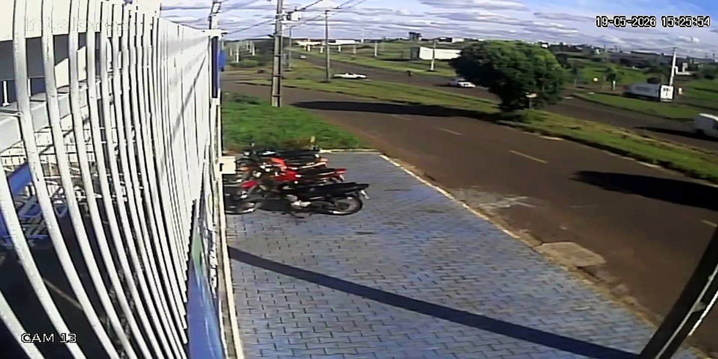Vídeo mostra caminhão atingindo carro com casal de idosos na Estrada Bonfim
