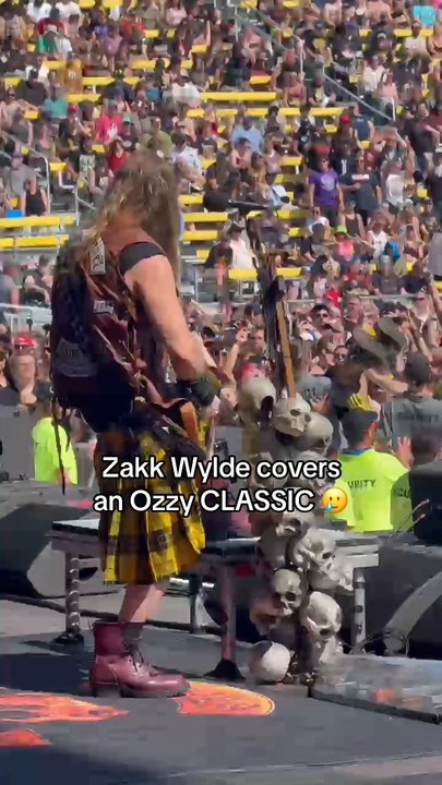 Guitar Legend Zakk Wylde Covers Ozzy at Music Festival