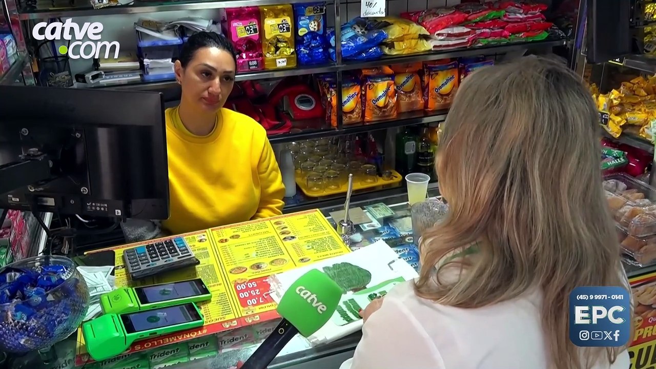 Comerciantes recebem orientações sobre descarte correto de resíduos no Centro de Cascavel