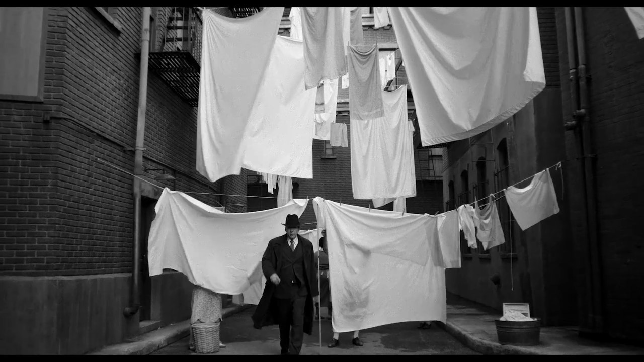 Spider-Noir - Tráiler final latino blanco y negro