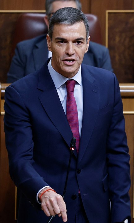 Sánchez muestra "todo" su "apoyo" a Zapatero y descarta el adelanto electoral: "Lecciones de quienes tanto tienen que tapar, ninguna"
